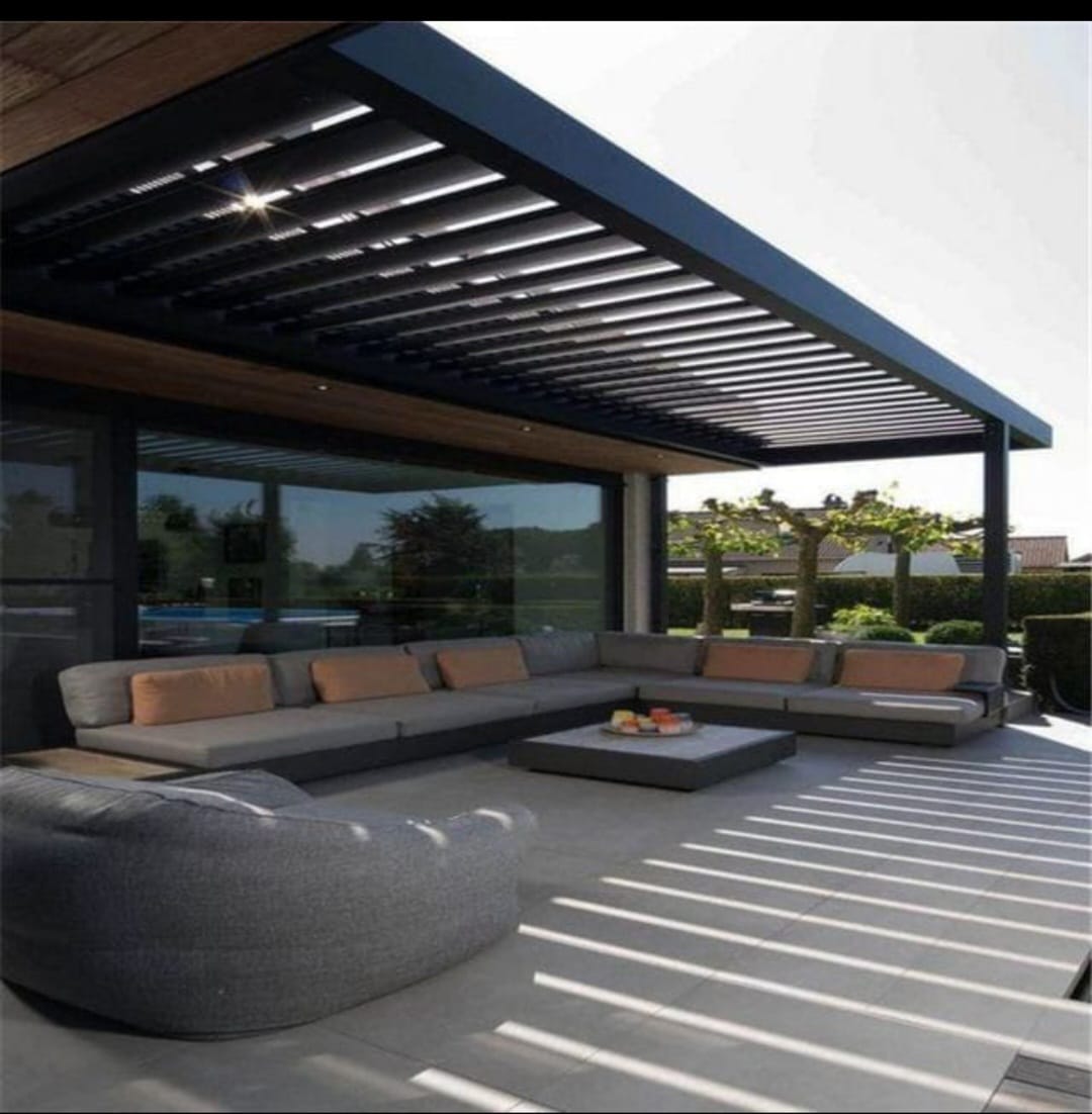 جلسة خارجية عصرية تحت برجولة