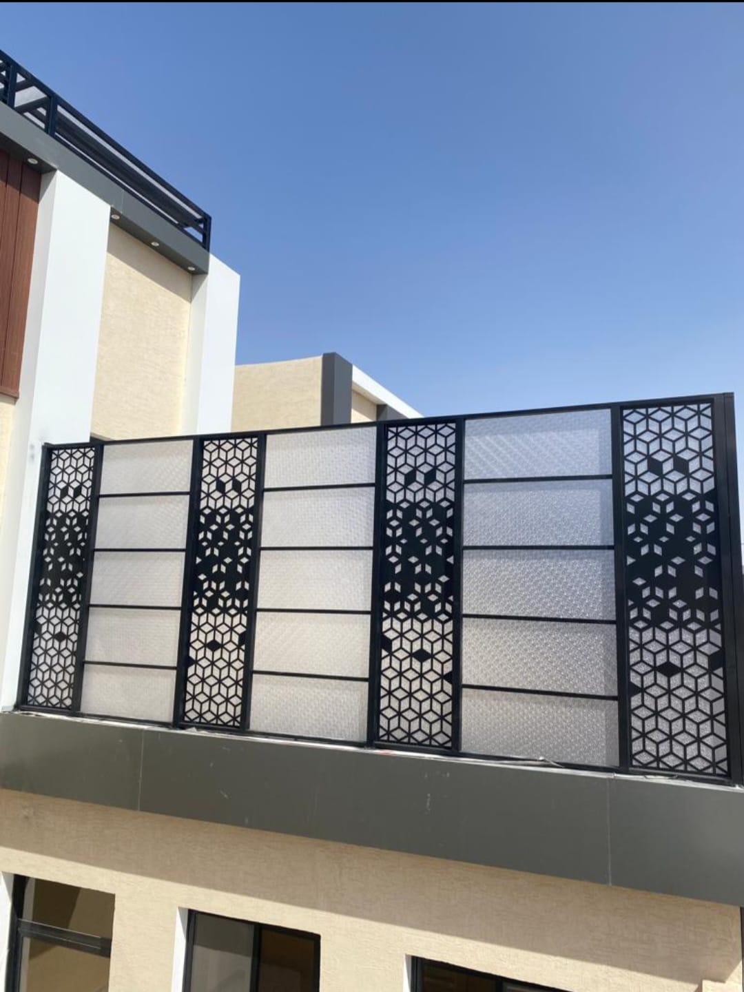 ساتر شرفة بقص ليزر هندسي